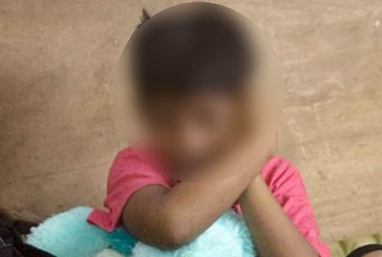 Lady Teacher Beats Child by Stick in Play School in Sirsa