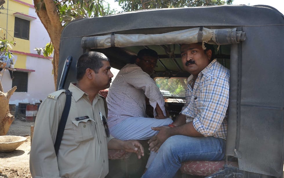 भाई और बेटे संग कांग्रेस नेता ने की फायरिंग, पांच घायल
