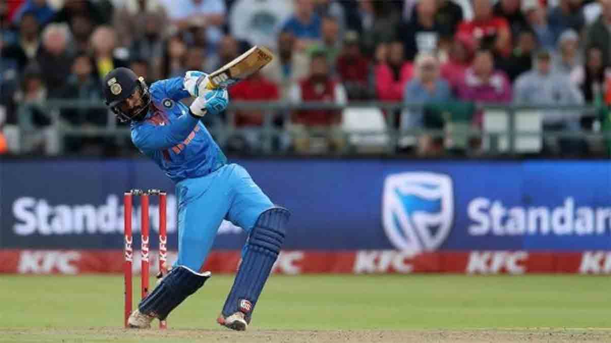 murli karthik says dinesh karthik is better option than suresh raina