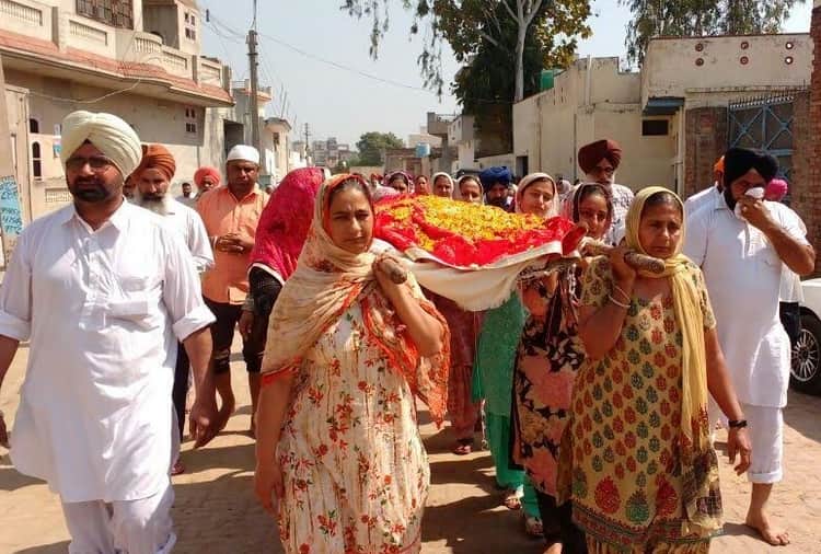 Father Funeral by Four Daughters in Bernala of Punjab