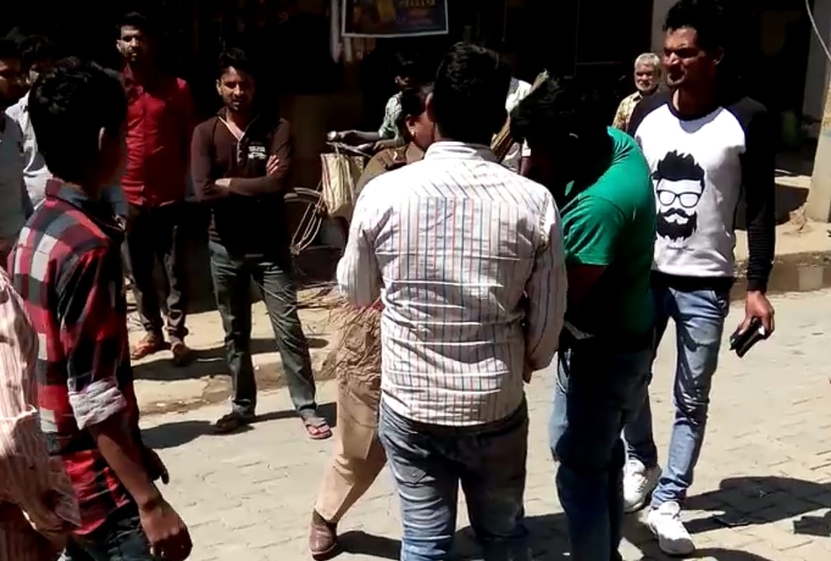lady head constable beaten pick up driver for not giving lift