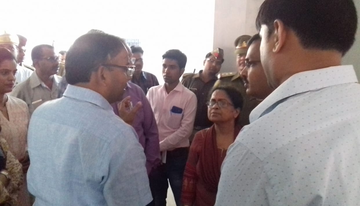 डब्लूएचओ की टीम ने जिला अस्पताल का निरीक्षण किया 