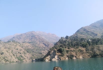 cracks in koldam Adjoining hill at sundernagar himachal