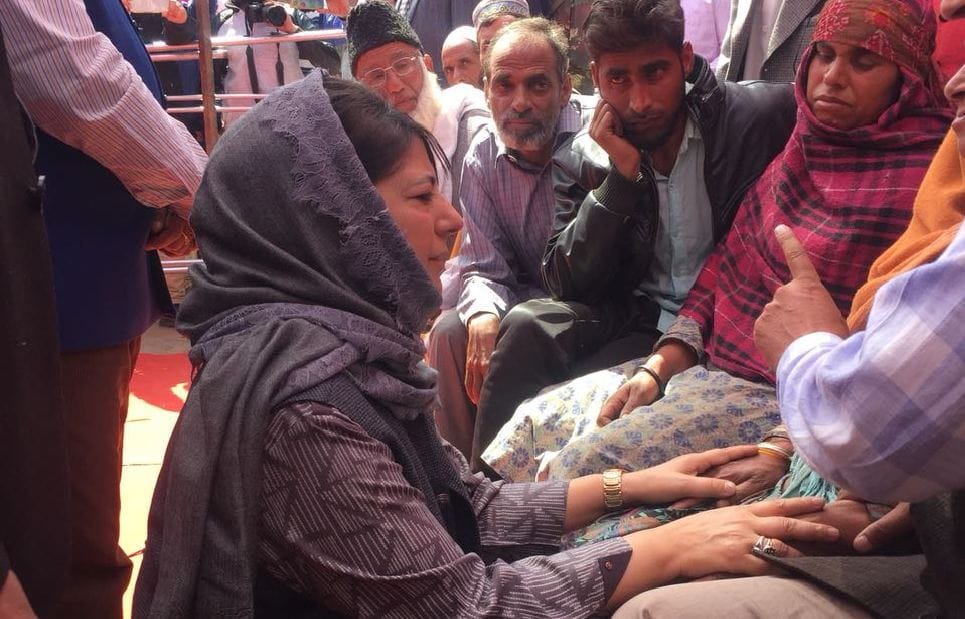 cm mehbooba five 25 lacs the family members who dead in pak firing