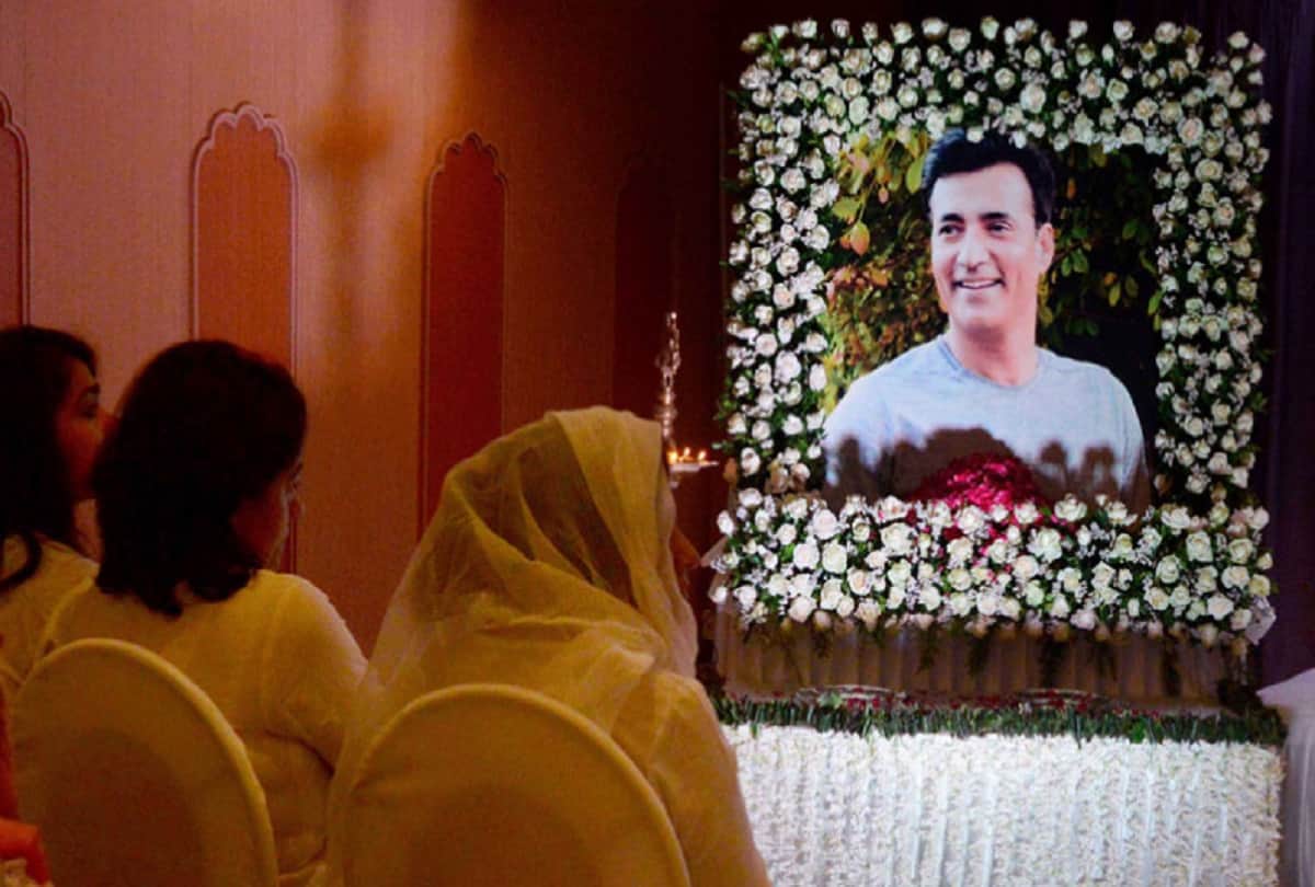 Bollywood celebrities pays tribute to Narendra Jha in prayer meet held in Mumbai 
