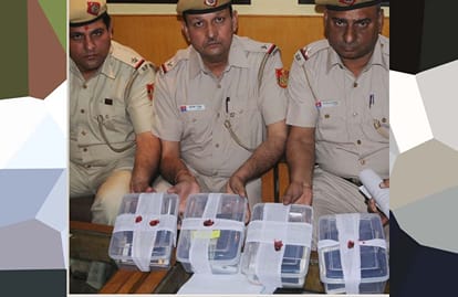 police arrested gang of pick pocketers, 27 cellphones recovered