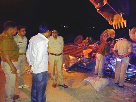 Truck, driver and cleaner killed by Yamuna river bridge collided with tractor