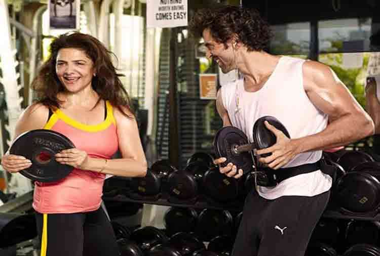 hrithik roshan mother pinky workout video goes viral 12 more than 12 lakhs views