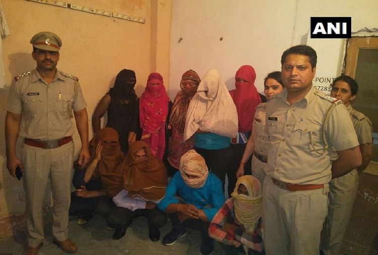 Haryana Gurugram Police Arrested Four Young Man And Five Girl For Sex