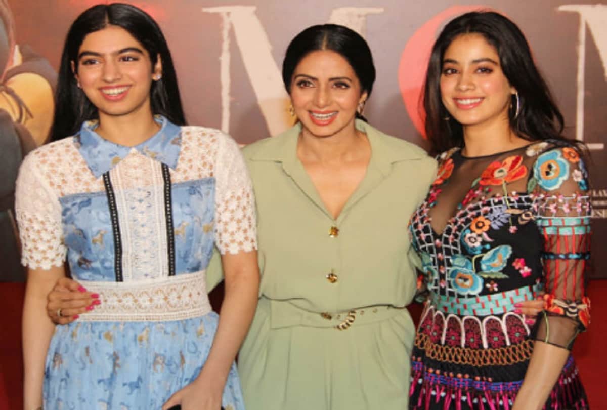 on sridevi birthday daughter janhvi kapoor share an emotional family photograph