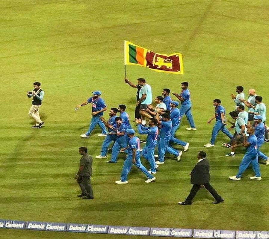 srilankan fans celebrated team india win against bangladesh at nidahas trophy final