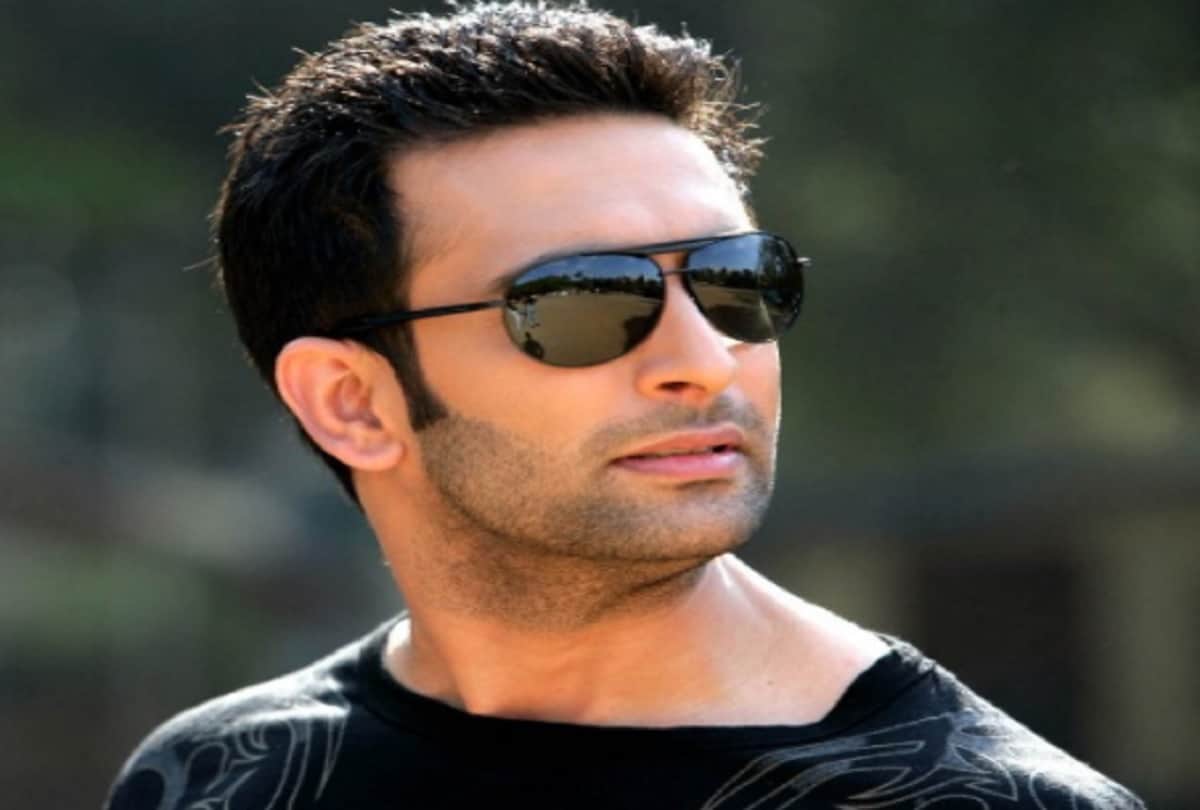 SUPER 30 actress Mrunal Thakur says Hrithik Roshan is such an inspiration