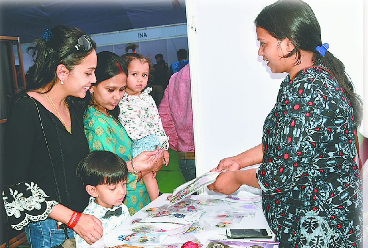 Exhibition of Hand Made Jewelery in iit kanpur