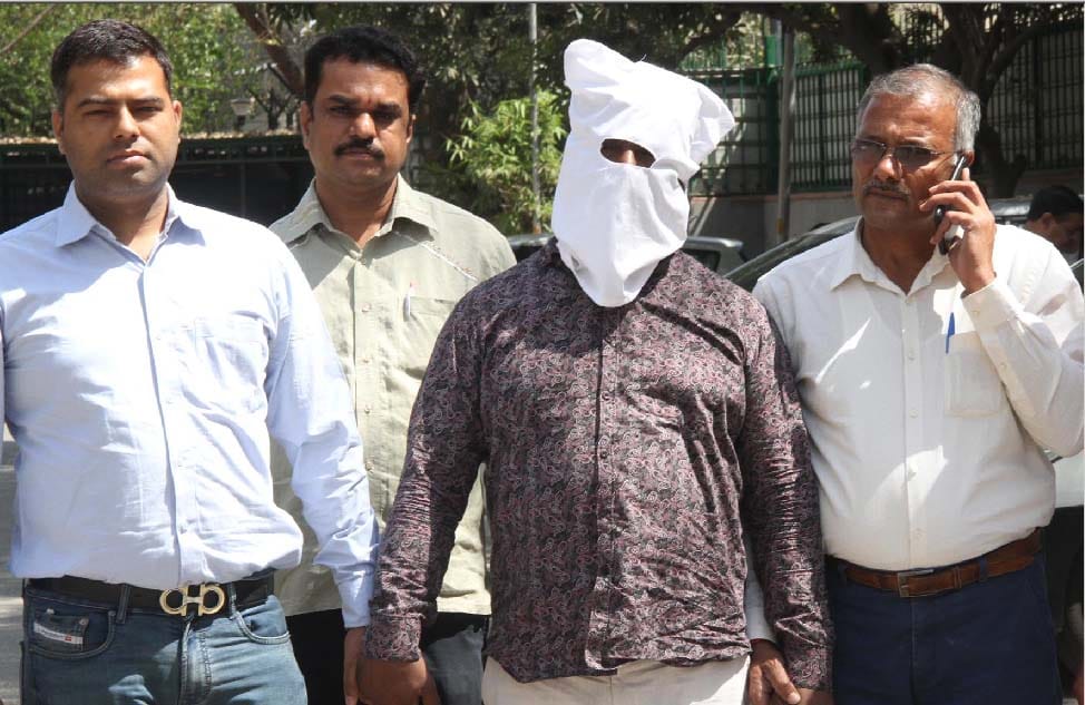   the chief  of Thak-Thak Gang  use to go with airplane to pick stolen goods from the  gang members.