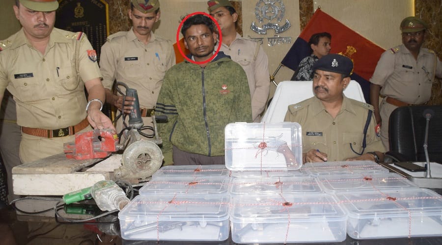 Two relatives were making illegal weapons, raid of police