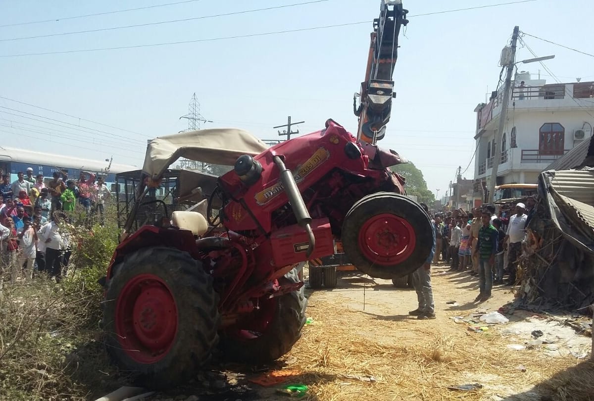 tractor trolley accident in bhaparmau lucknow