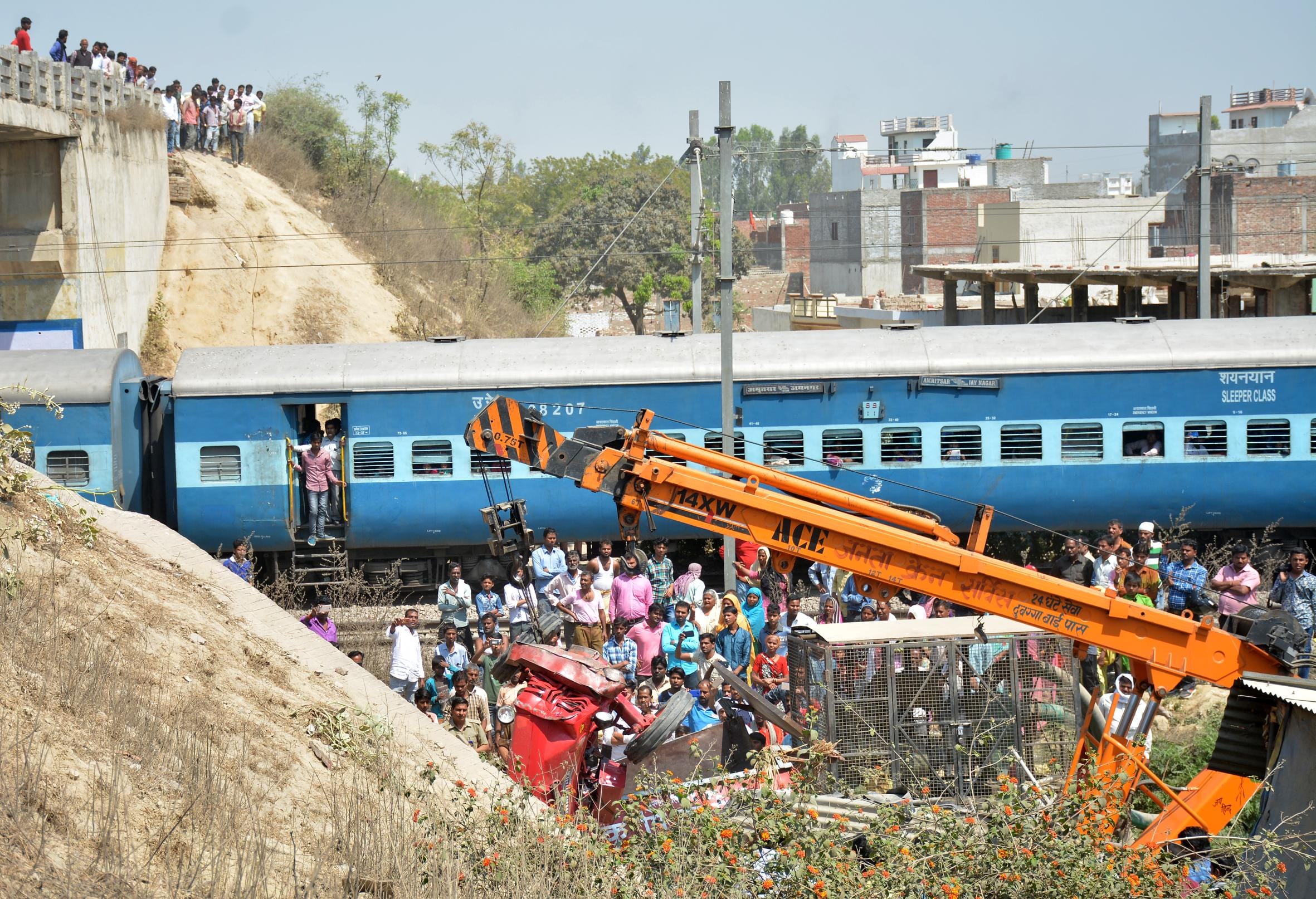 fifty eight people were travelling in tracktor while got accident