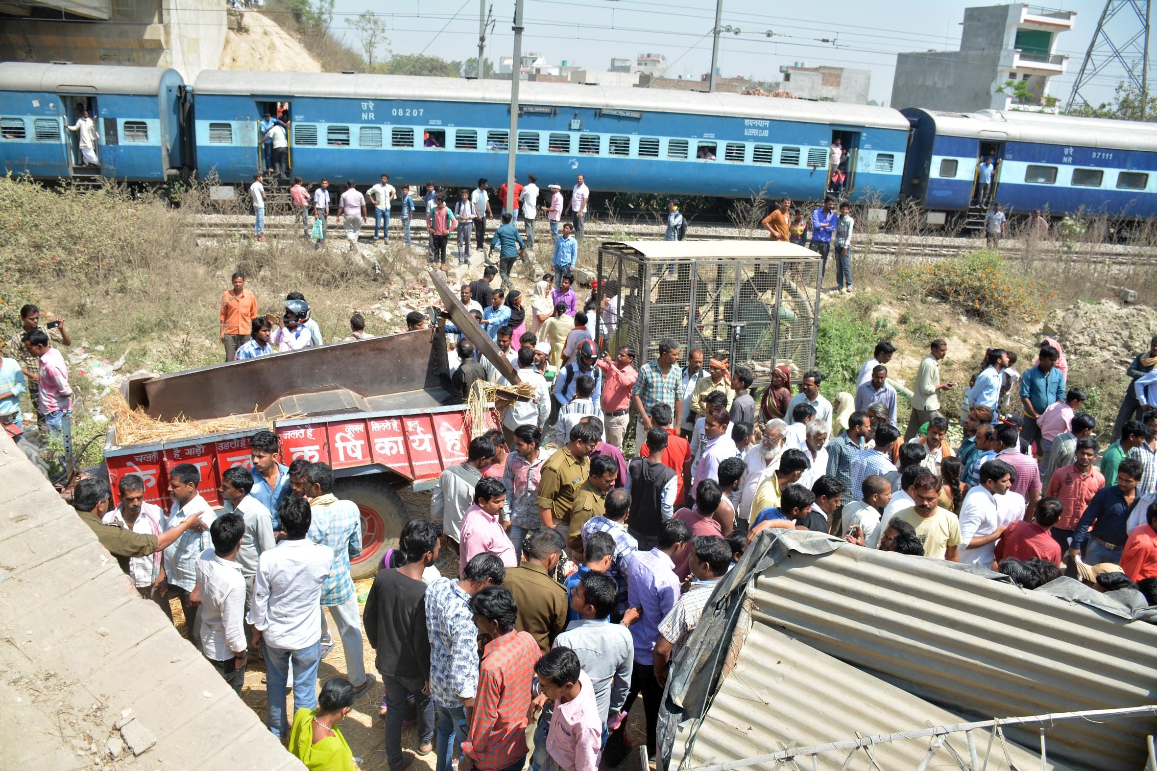 fifty eight people were travelling in tracktor while got accident
