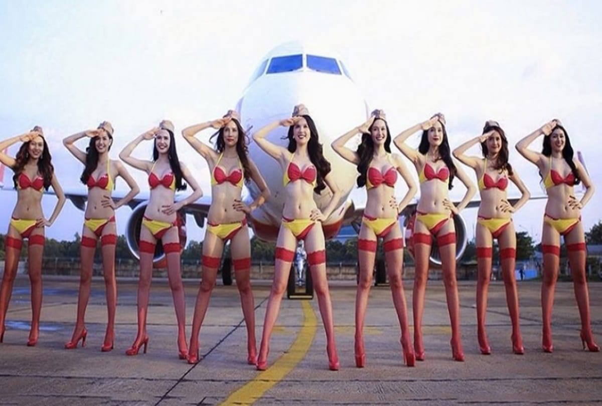 Airhostes looks in Bikini in vietjet airline now coming to india