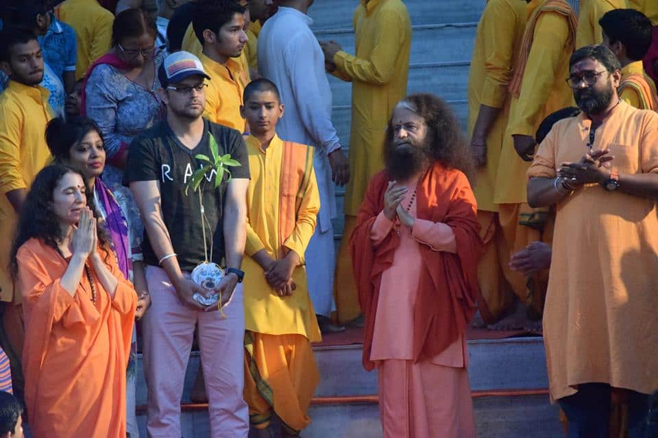 Batti gul meter chalu director do ganga aarti in parmarth niketan,Dehradun