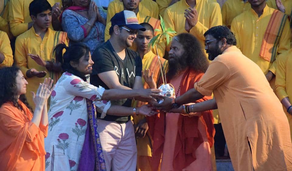 Batti gul meter chalu director do ganga aarti in parmarth niketan,Dehradun