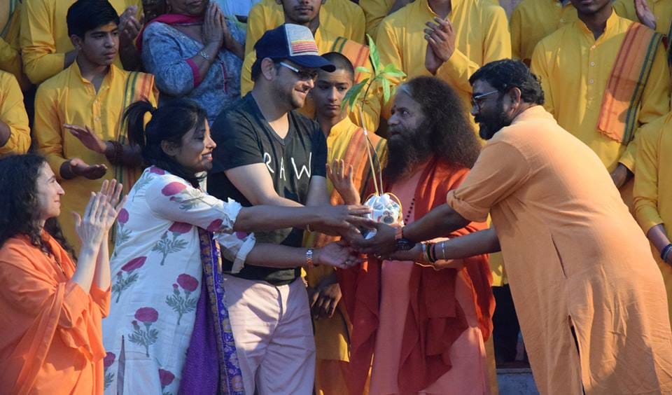Batti gul meter chalu director do ganga aarti in parmarth niketan,Dehradun
