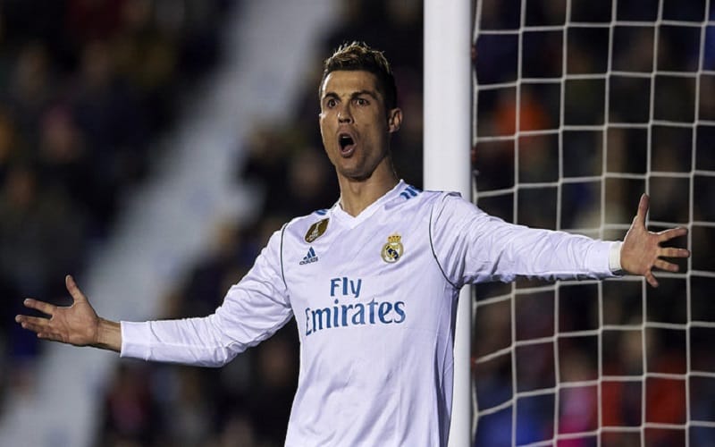 Cristiano Ronaldo pay 100 crore to escape arresting