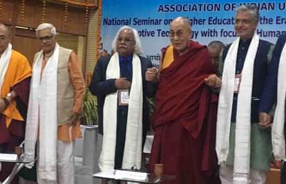 कुलपति के साथ दलाईलामा