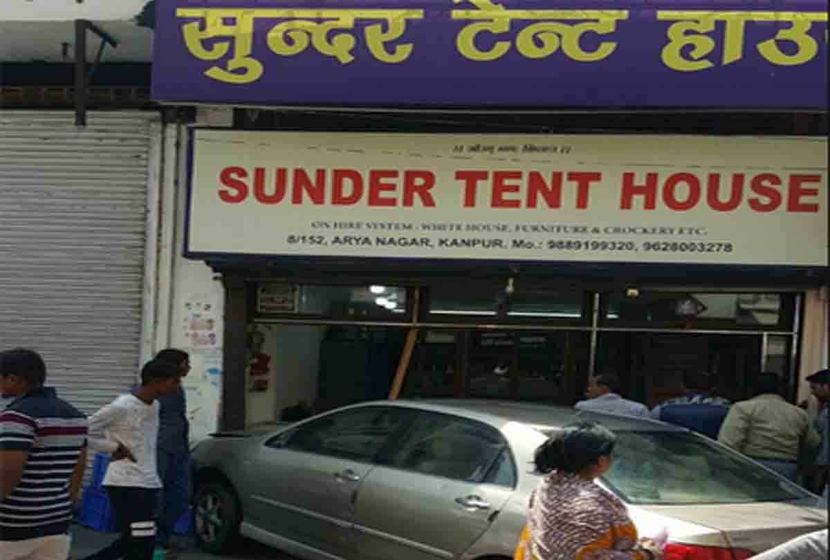 uncontrolled car in kanpur