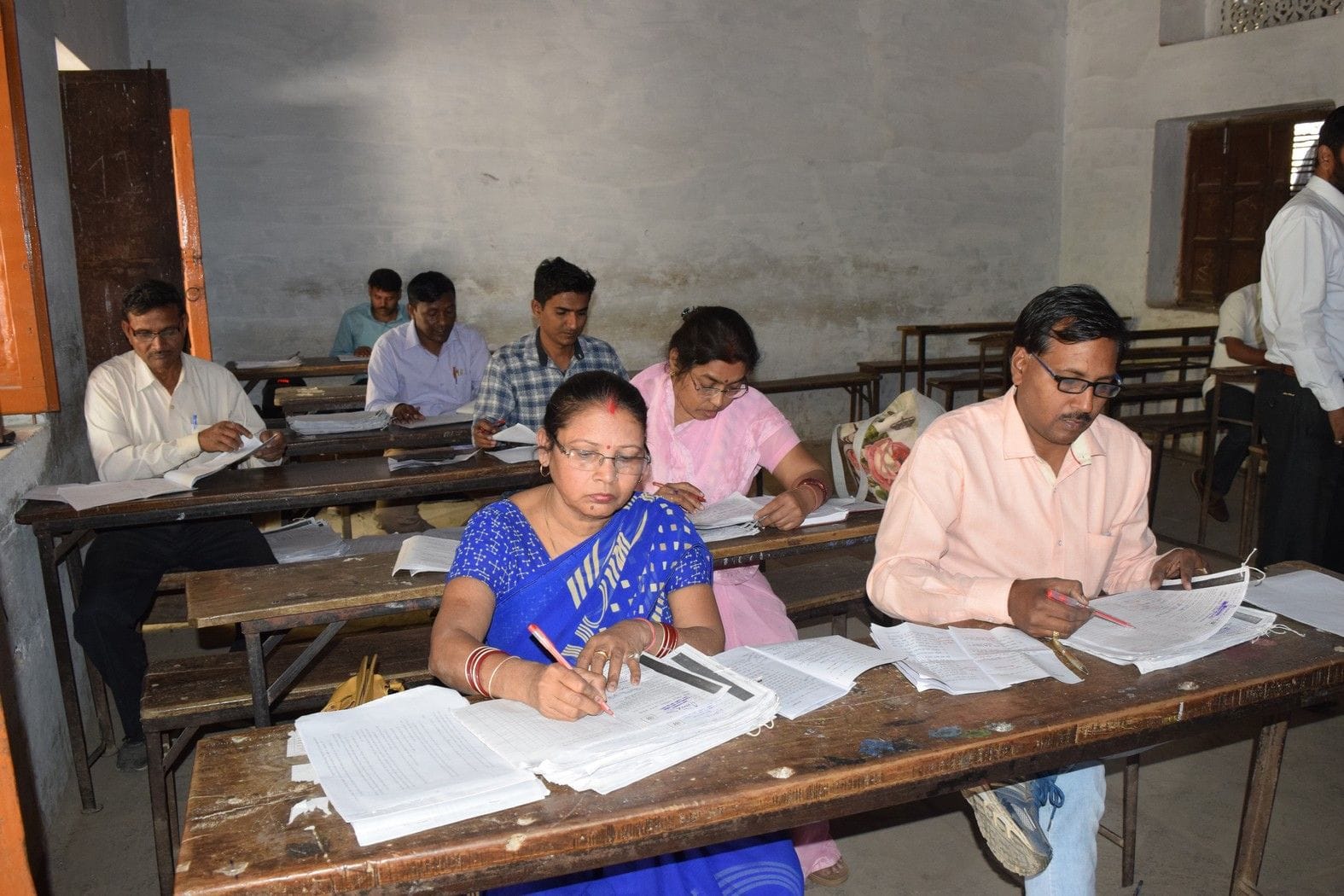 teachers are getting threatened in up board copy