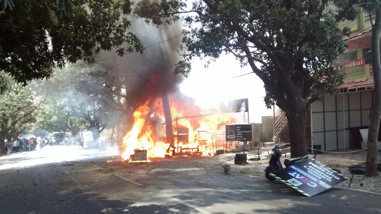 dehradun shop caught fire 