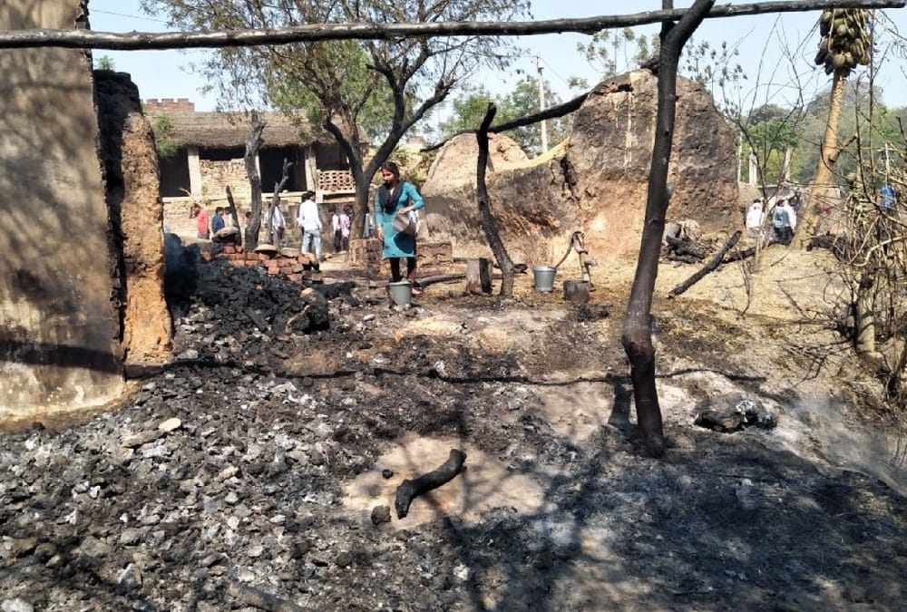 fire in a village in barabanki.
