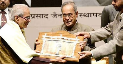 poet kedarnath singh has special relation from varanasi