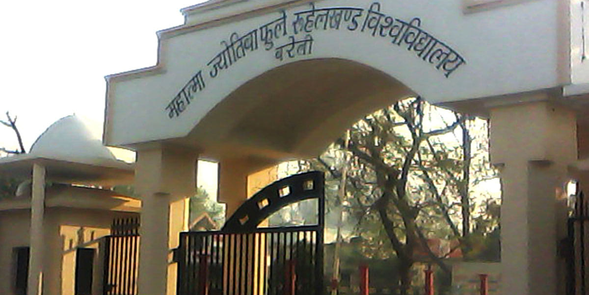 Chaotic elements wrote Obscene words on University's gate