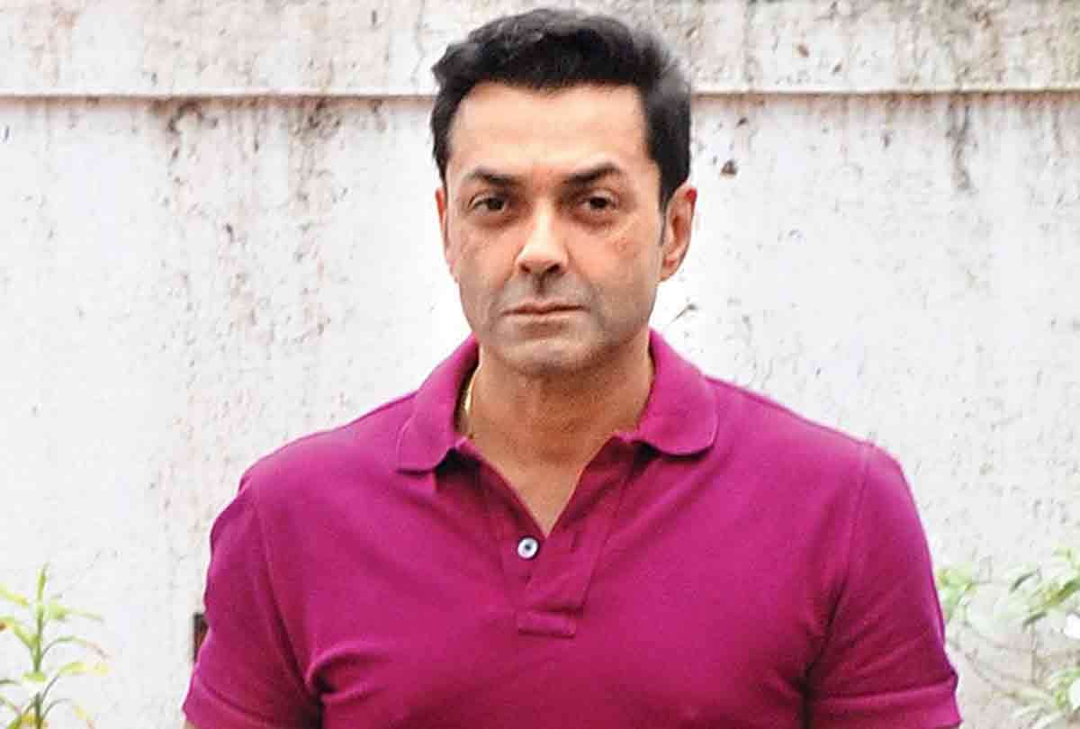 anil kapoor kiss bobby deol salman khan feel shy video goes viral