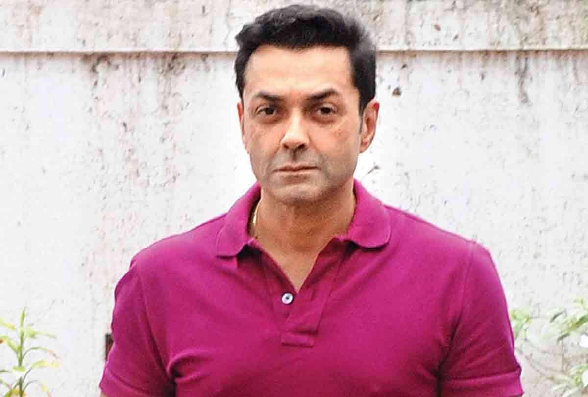 anil kapoor kiss bobby deol salman khan feel shy video goes viral