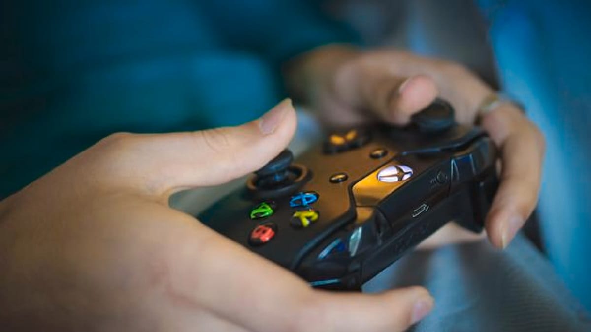 fight over video game 9 year old US boy shoot 13 year old sister in mississippi