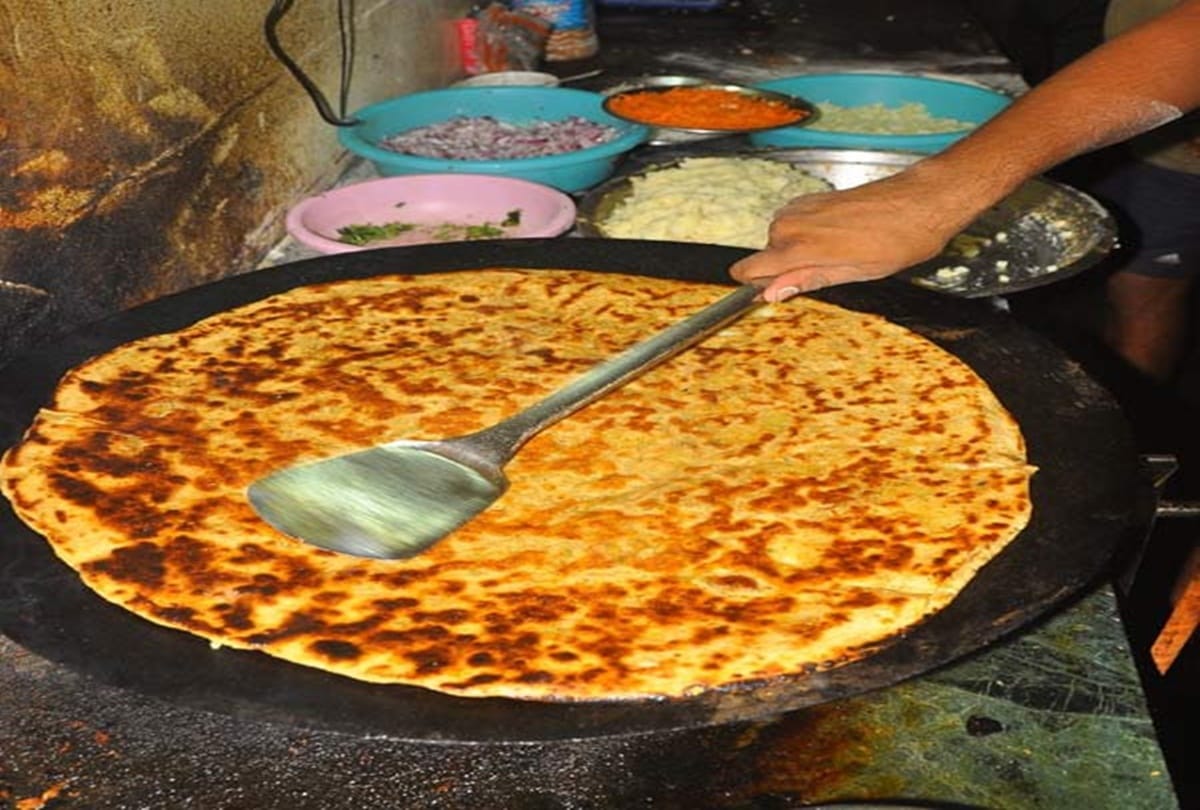 easy recipe to make famous bengali street food mughlai paratha