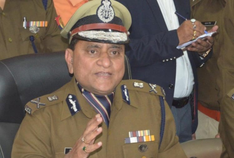 five SHO of lucknow attached to police line