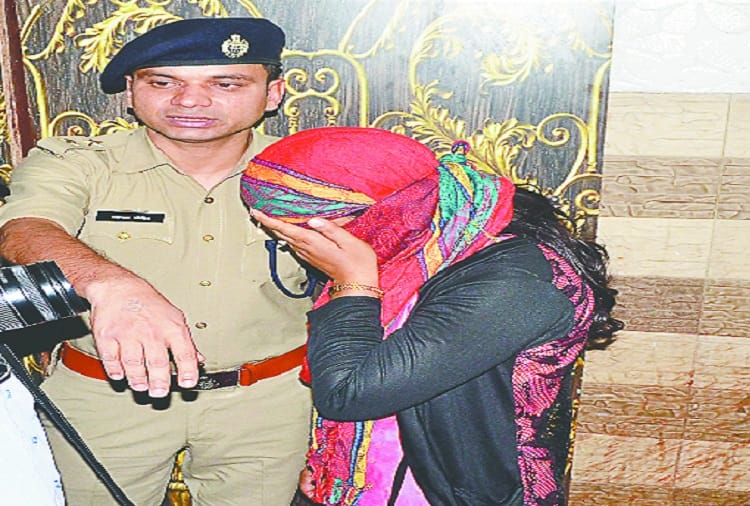 Police raids in four hotels in Meerut, 82 boys and girls caught, see photos