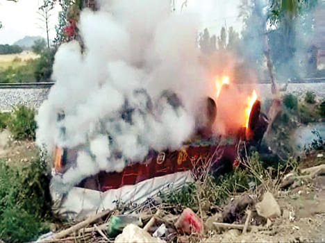 Truck collapses in Khoot, killed in middle-aged