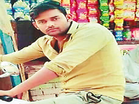 DCM collide with Divider, youth dies