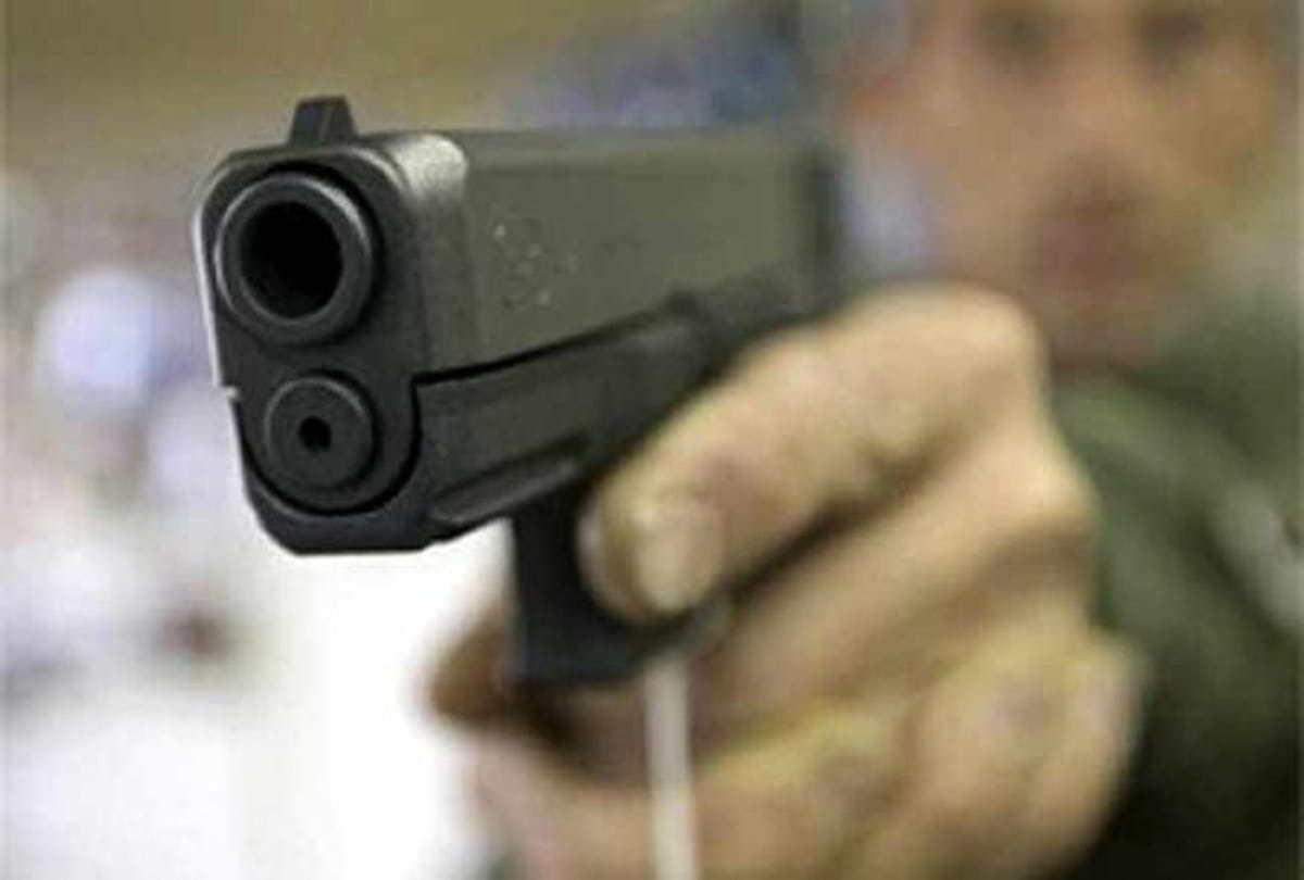 American school shootout, three injured