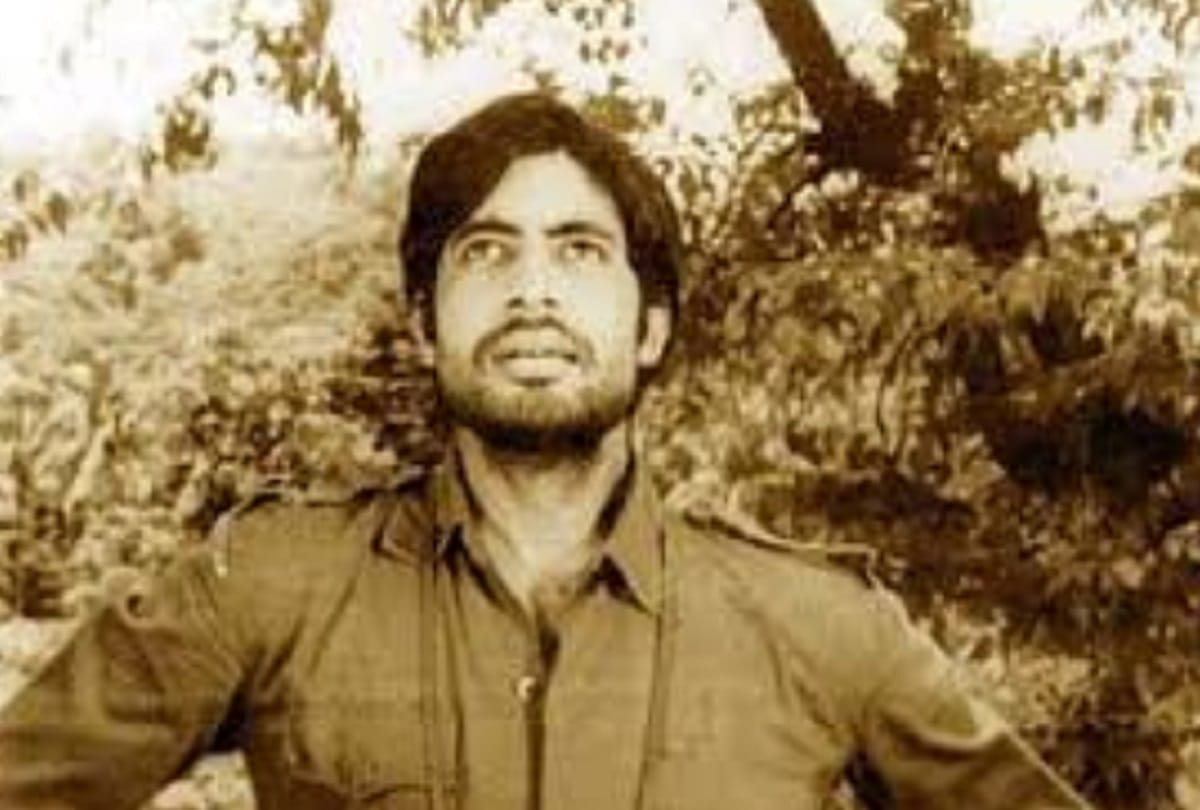 Amitabh Bachchan shared portfolio picture of his first job on social media 