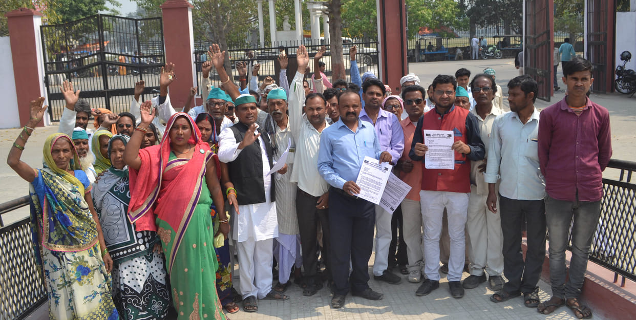 Kushinagar Farmers protested.