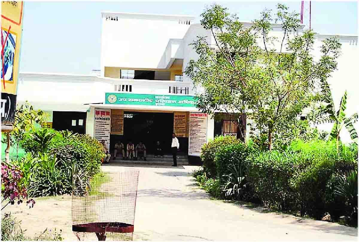 etawah rto office close after Vigilance team raid