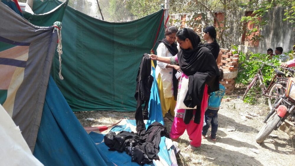 burqa removed from muslim women in the program of chief minister yogi adityanath
