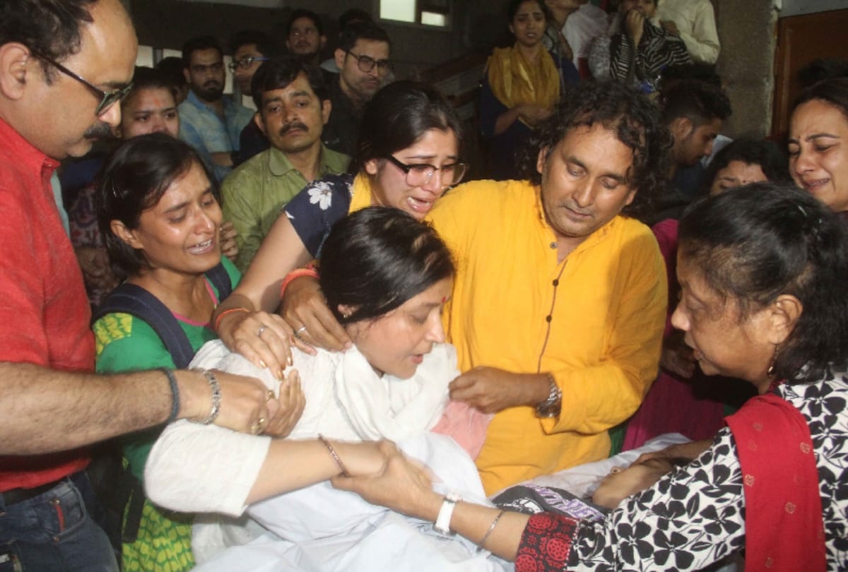 class 9 girl commits suicide, father alleges sst teacher for harassment 2 teachers booked  