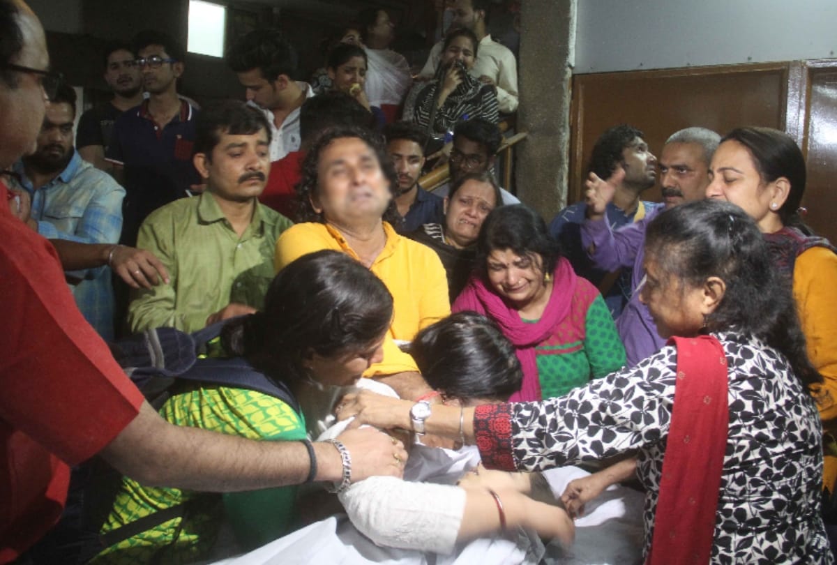 class 9 girl commits suicide, father alleges sst teacher for harassment 2 teachers booked  