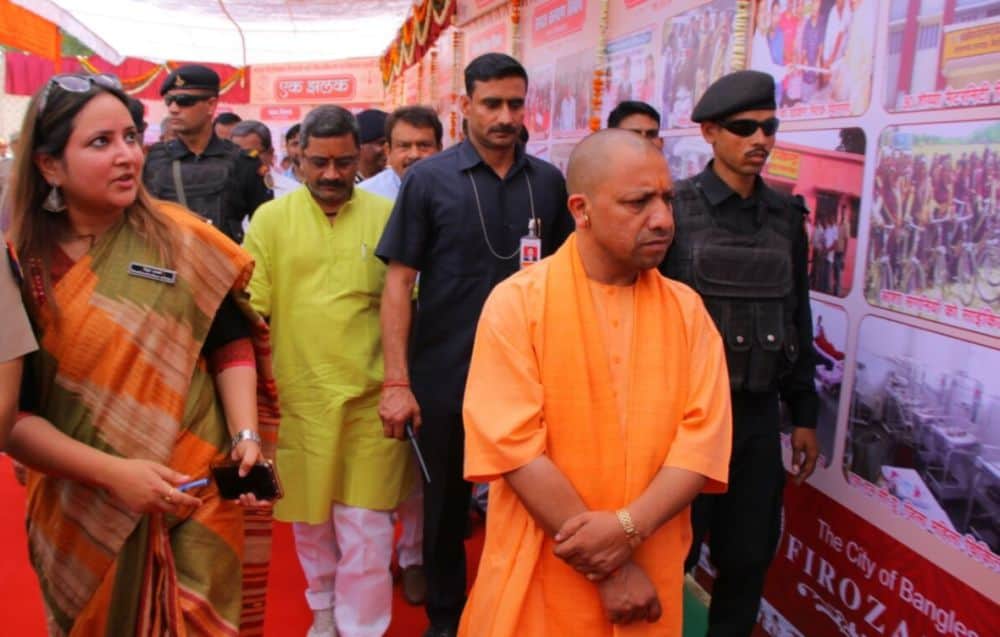 प्रदर्शनी में मुख्यमंत्री